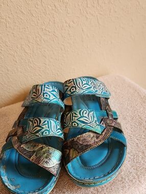 L'ATISTE Teal Floral-Patterned Women’s Sandals